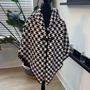 Houndstooth Black and White Women's Cape